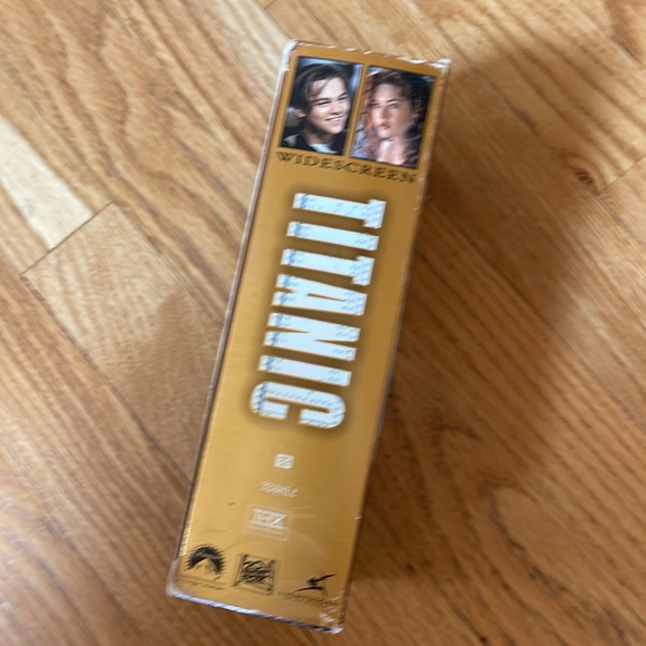 Titanic Movie VHS Box Set - Picture 5 of 5